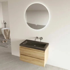 Fontana Freestone Badkamermeubel Warm Eiken 80cm Met Natuurstenen Wastafel Zonder Kraangat En Ronde Spiegel