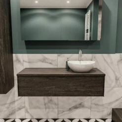 Lush Onderkast Met Topblad 120cm In Kleur DARK BROWN Met 1 Lades Push Tot Open Geschikt Voor Rechtse Wastafel. Met Ovale Keramische Opzetkom Met 1 Kraangat(en) In Het Topblad